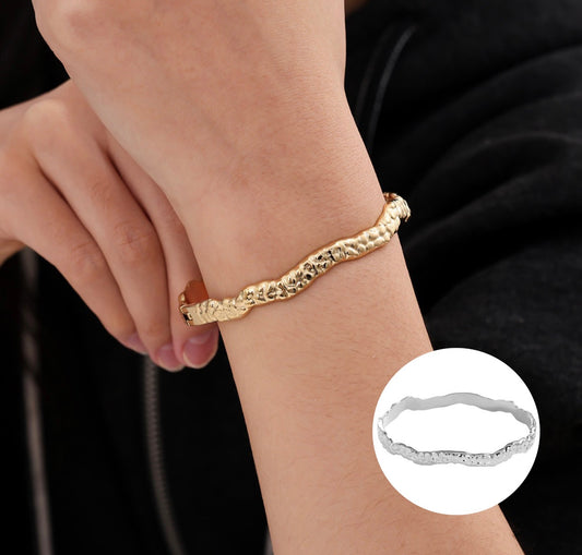 Wavy Bangle